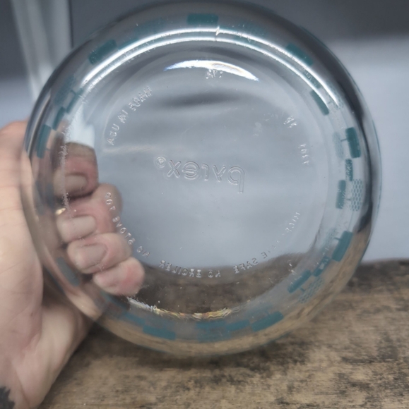 Vintage Pyrex Turquoise Square Pattern Bowl - Picture 6 of 7